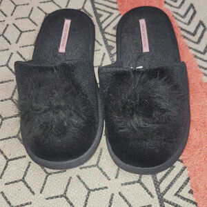 VICTORIA'S SECRET CRUSHED VELVET BLACK SLIP ON SLIPPERS with POM, SZ MEDIUM 7-9